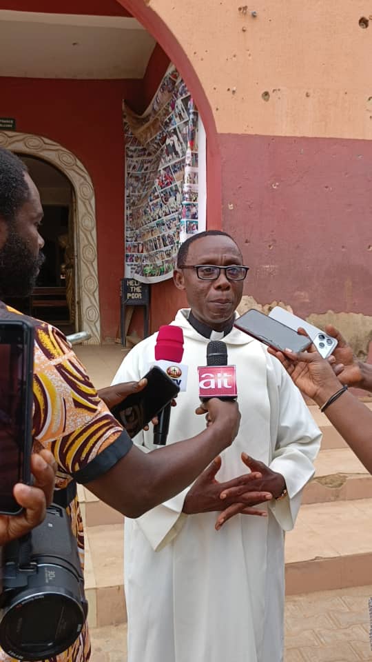A Vincentian missionary speaks to the press during a justice and peace advocacy engagement in Abuja